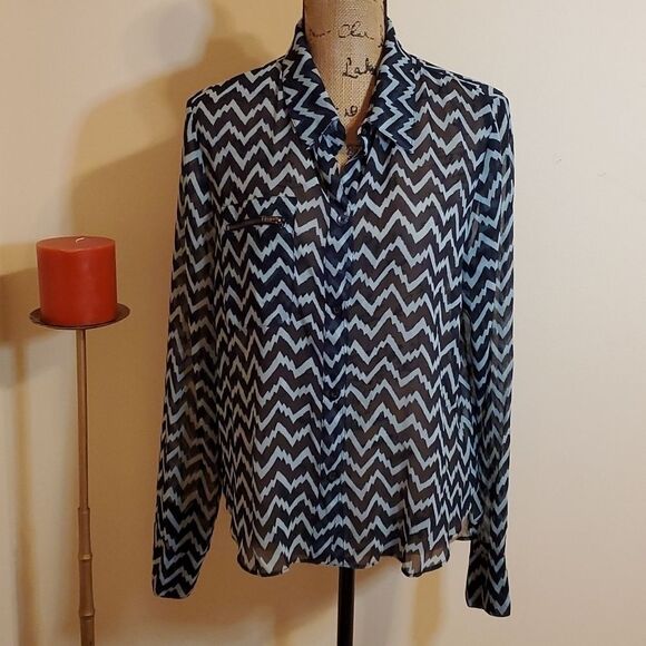 BCBGeneration chevron print top size Large - Picture 1 of 10